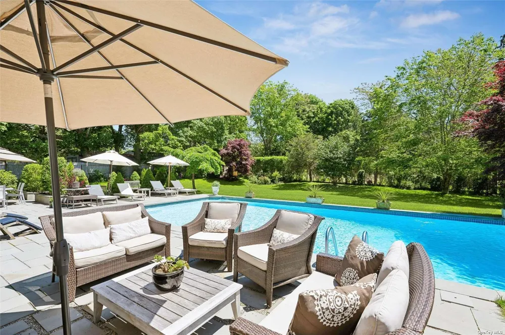 686 Hill Street Southampton, NY 11968