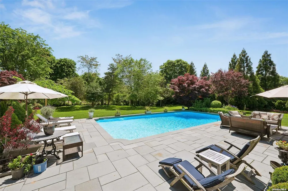 686 Hill Street Southampton, NY 11968