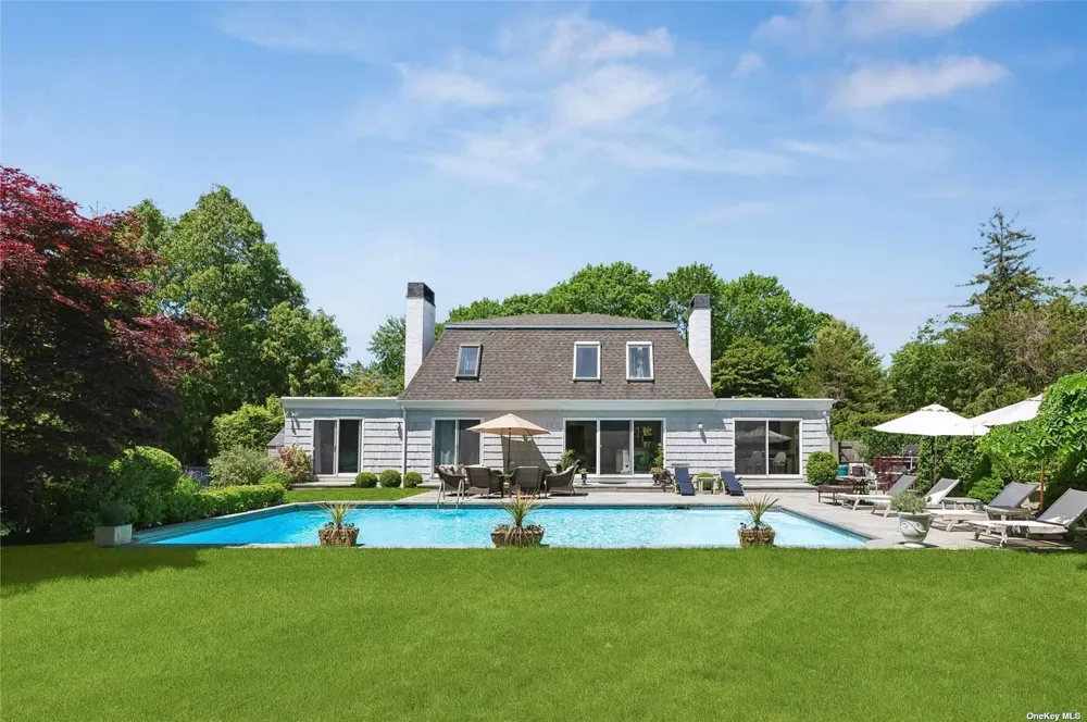 686 Hill Street Southampton, NY 11968