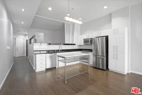 1100 Wilshire #3404