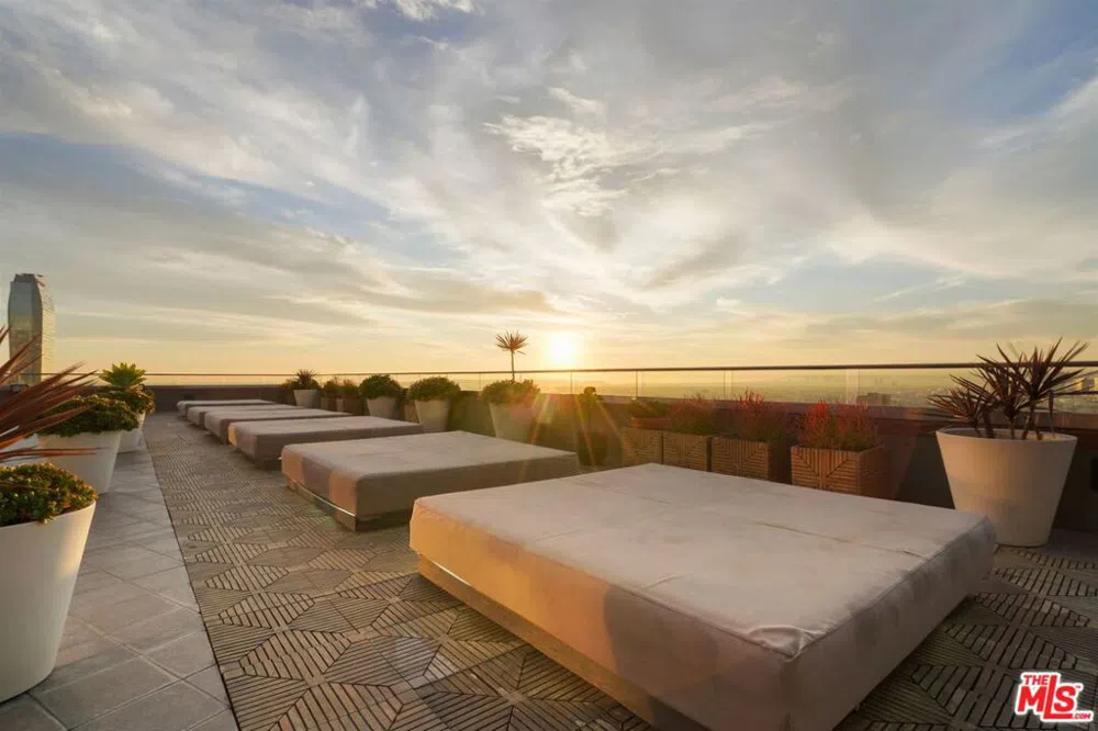 1100 Wilshire #3404 Los Angeles, CA 90017