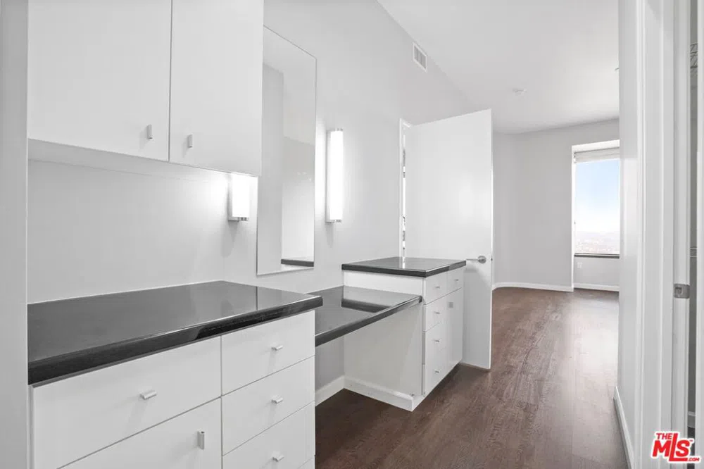 1100 Wilshire #3404 Los Angeles, CA 90017