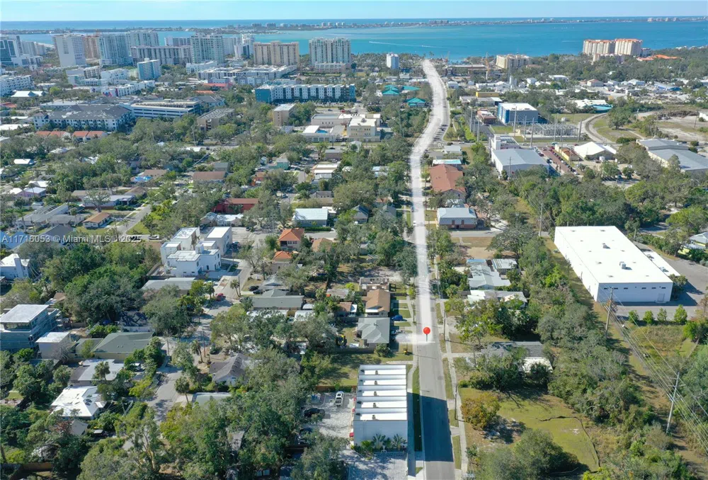 1744 10th st Sarasota, FL 34236