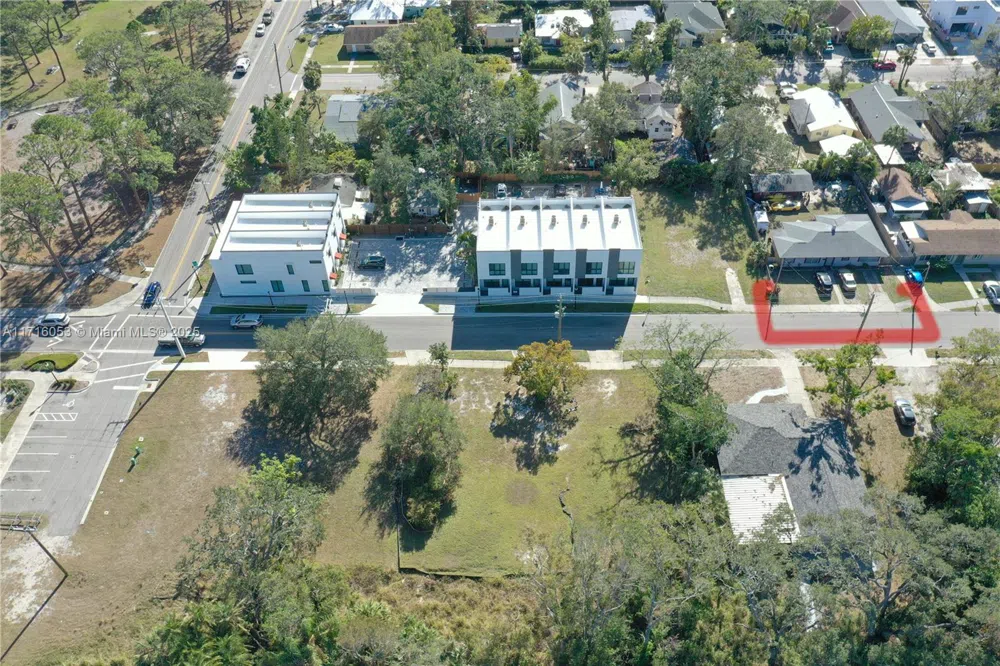 1744 10th st Sarasota, FL 34236