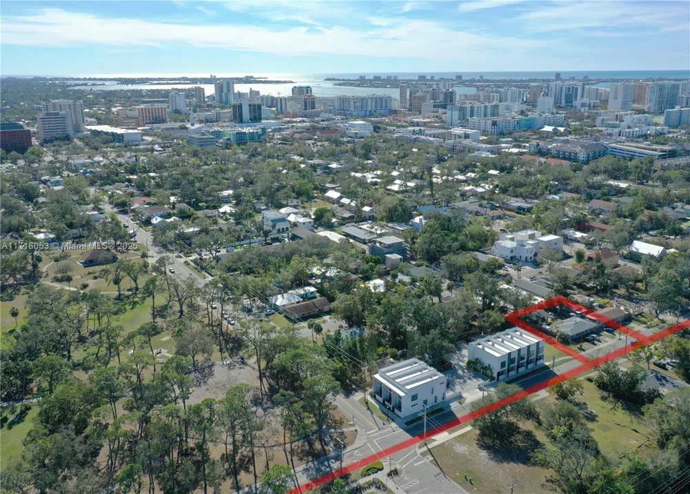 1744 10th st Sarasota, FL 34236