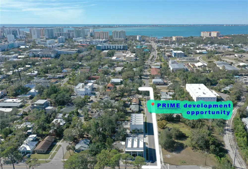 1744 10th st Sarasota, FL 34236