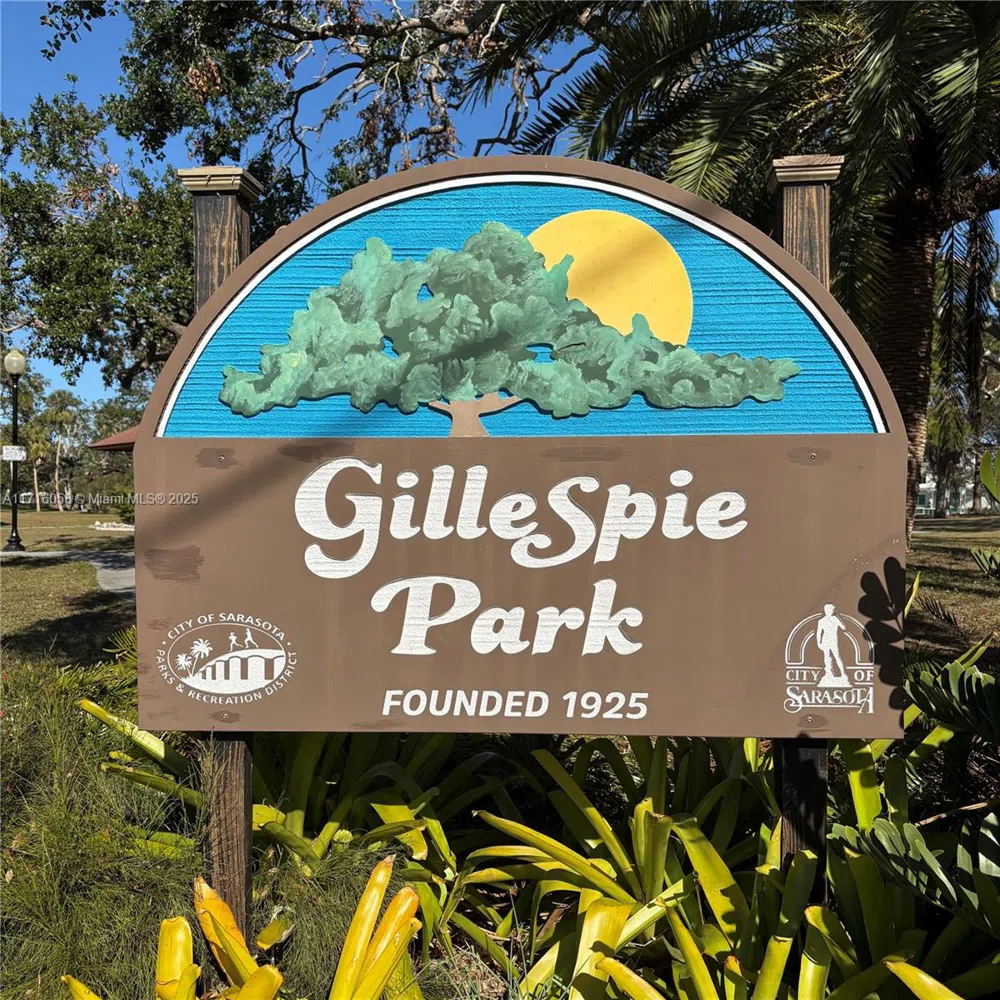 1744 10th st Sarasota, FL 34236