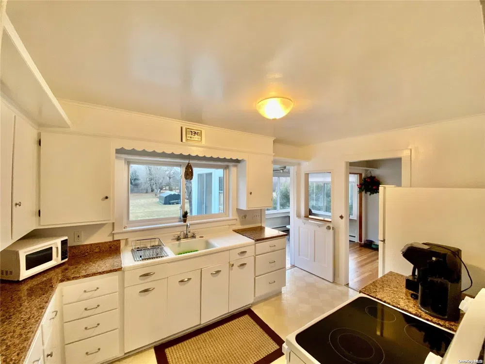 3825 S Harbor Road Southold, NY 11971