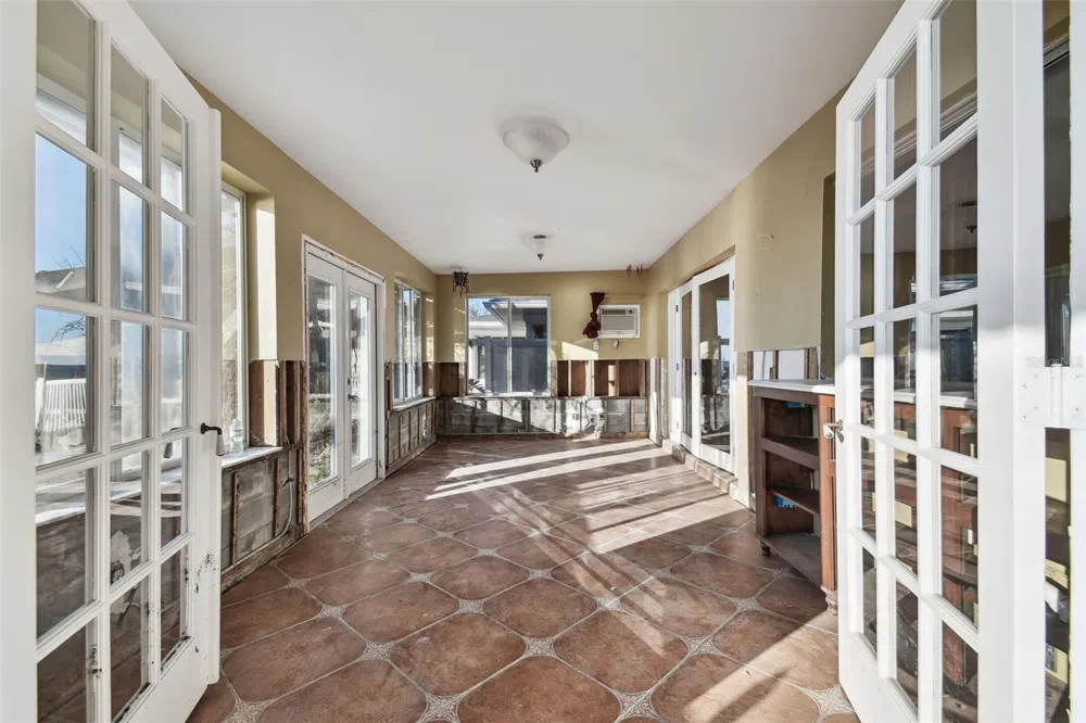 1836 VENETIAN POINT DRIVE Clearwater, FL 33755