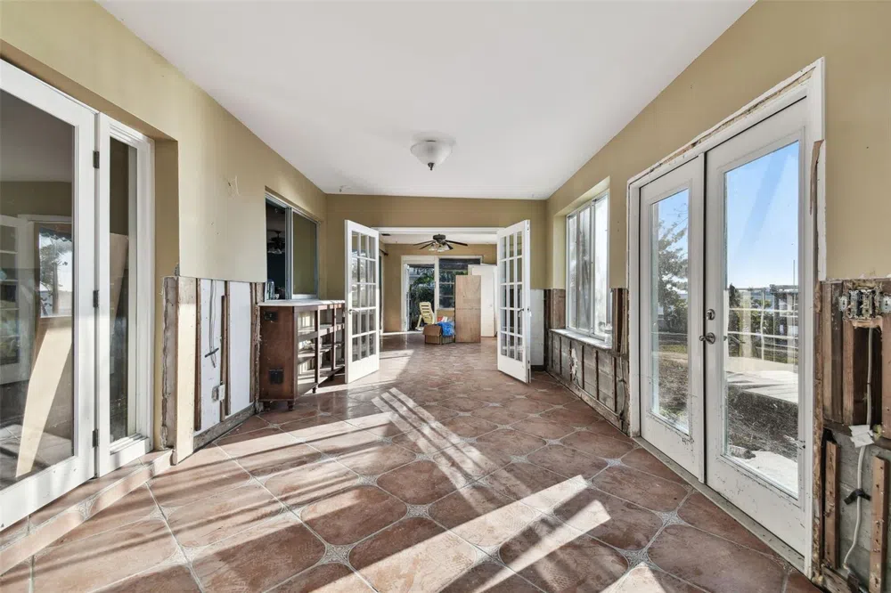 1836 VENETIAN POINT DRIVE Clearwater, FL 33755