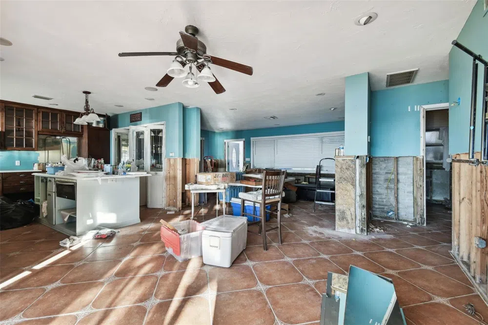 1836 VENETIAN POINT DRIVE Clearwater, FL 33755