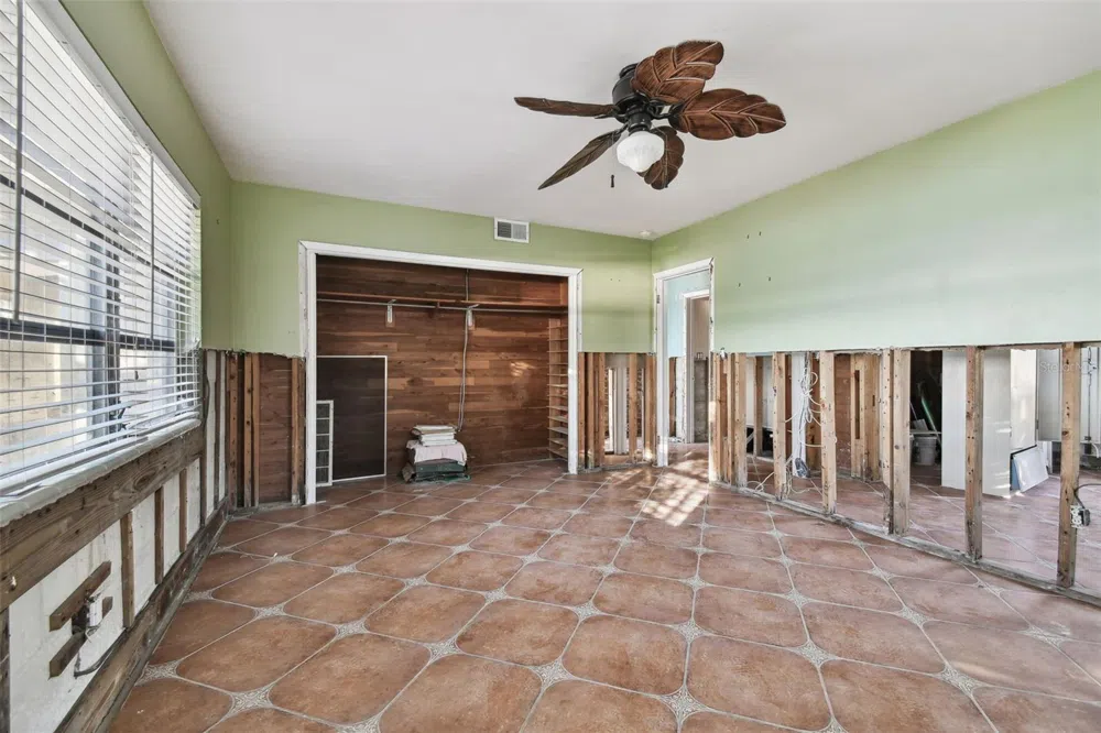 1836 VENETIAN POINT DRIVE Clearwater, FL 33755