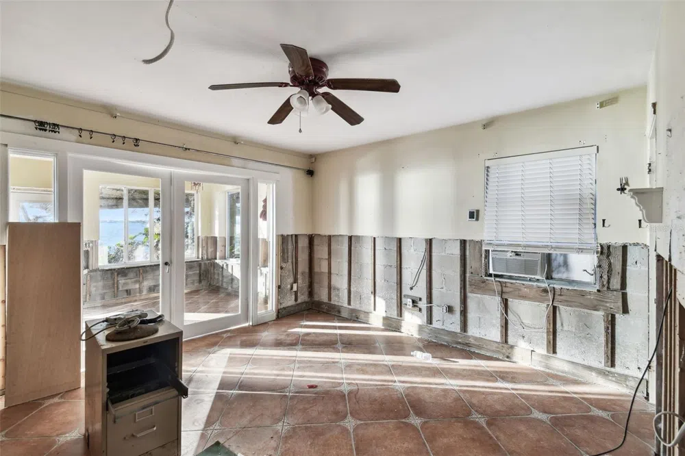 1836 VENETIAN POINT DRIVE Clearwater, FL 33755