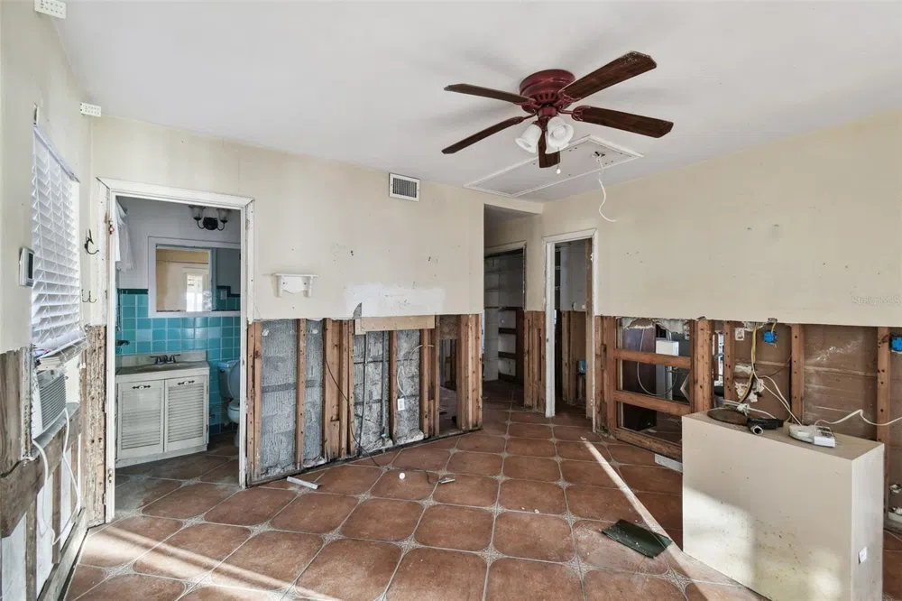 1836 VENETIAN POINT DRIVE Clearwater, FL 33755