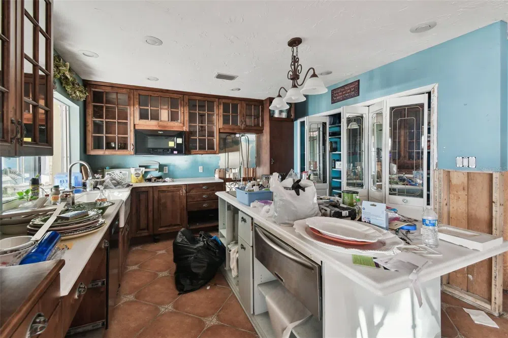 1836 VENETIAN POINT DRIVE Clearwater, FL 33755