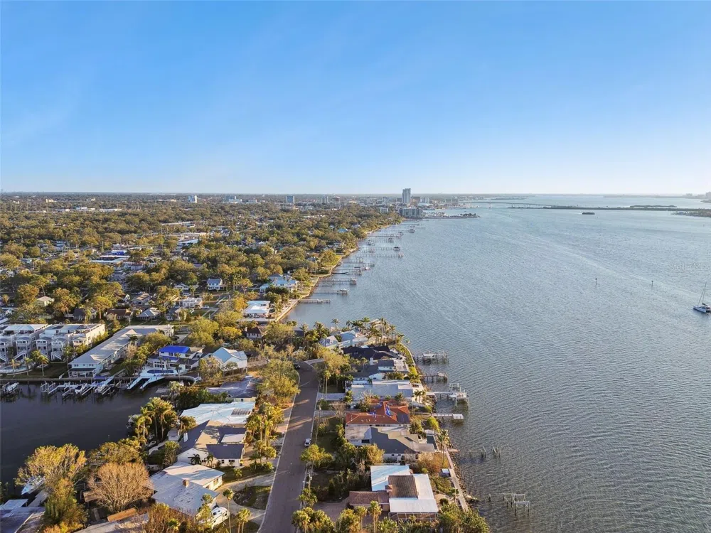 1836 VENETIAN POINT DRIVE Clearwater, FL 33755