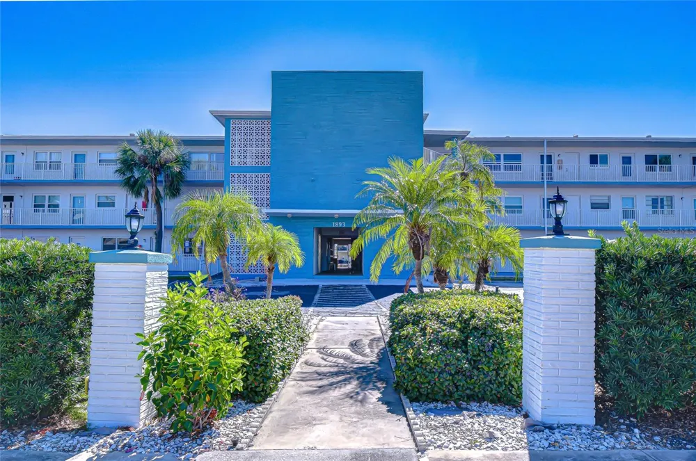 1893 SHORE DRIVE S #206 South Pasadena, FL 33707
