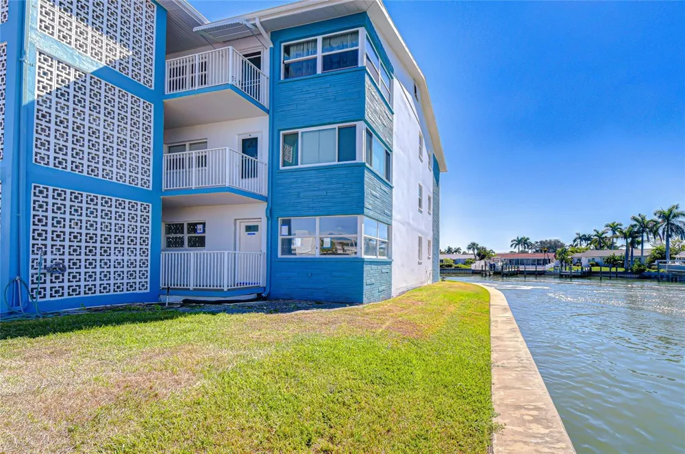 1893 SHORE DRIVE S #206 South Pasadena, FL 33707