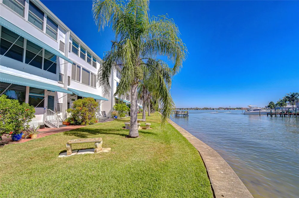 1893 SHORE DRIVE S #206 South Pasadena, FL 33707