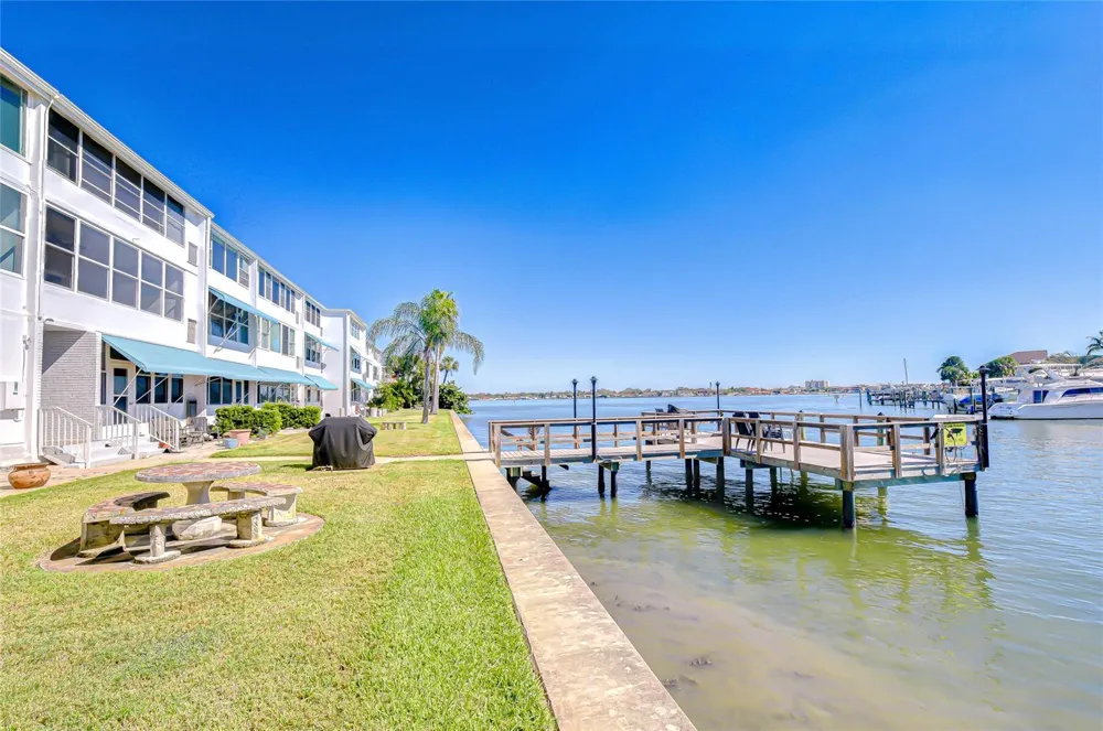 1893 SHORE DRIVE S #206 South Pasadena, FL 33707