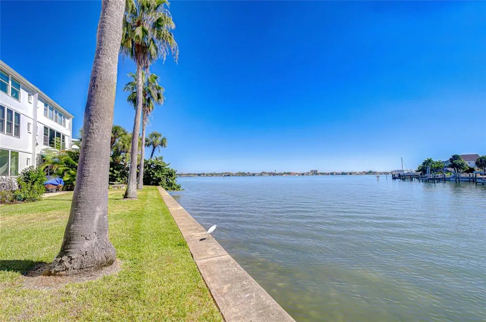 1893 SHORE DRIVE S #206 South Pasadena, FL 33707