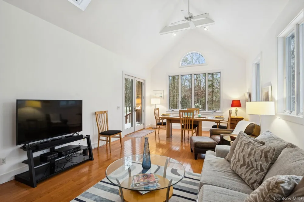 12 Hildreth Road Hampton Bays, NY 11946