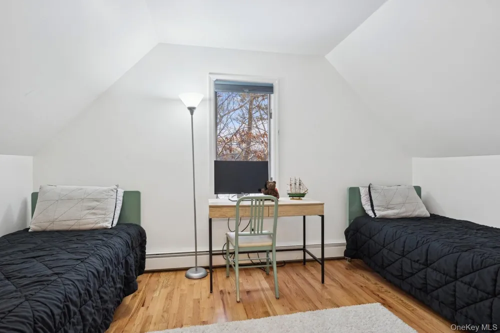 12 Hildreth Road Hampton Bays, NY 11946