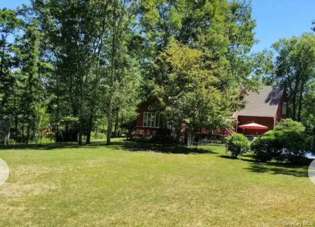 12 Hildreth Road Hampton Bays, NY 11946