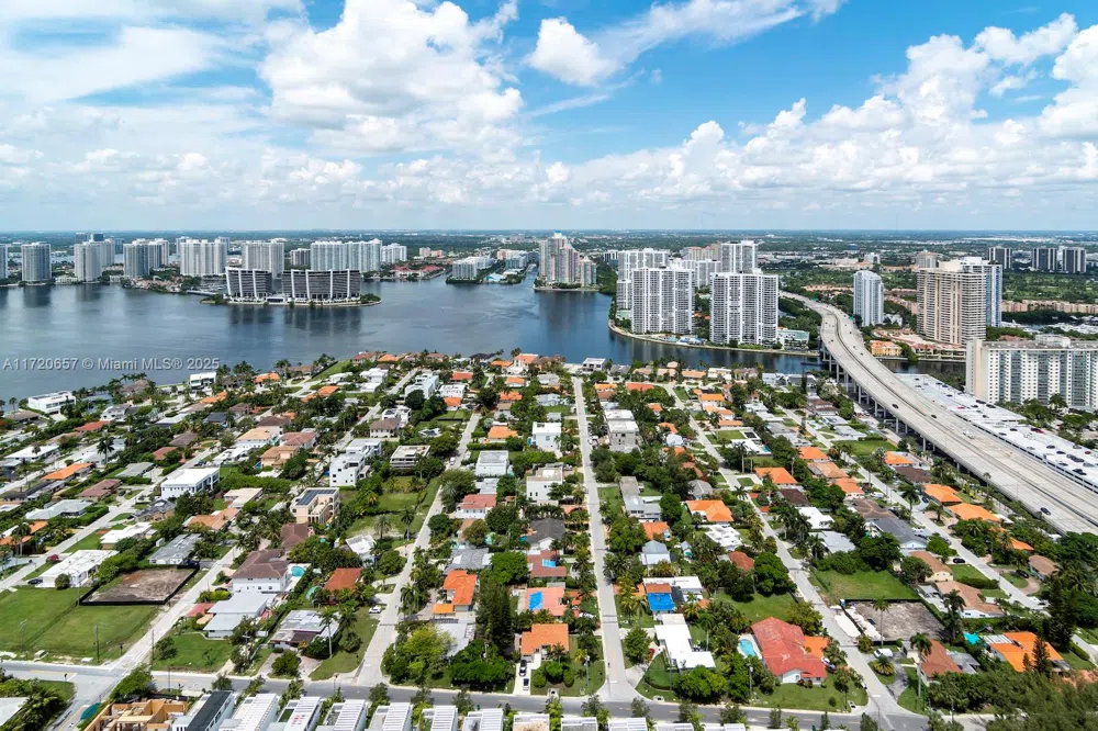 18975 Collins Ave #4102 Sunny Isles Beach, FL 33160