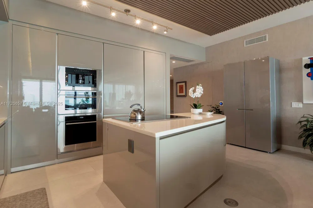 18975 Collins Ave #4102 Sunny Isles Beach, FL 33160