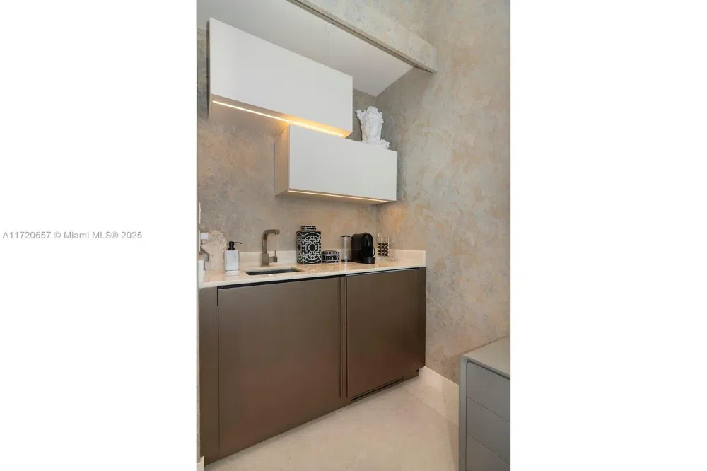 18975 Collins Ave #4102 Sunny Isles Beach, FL 33160