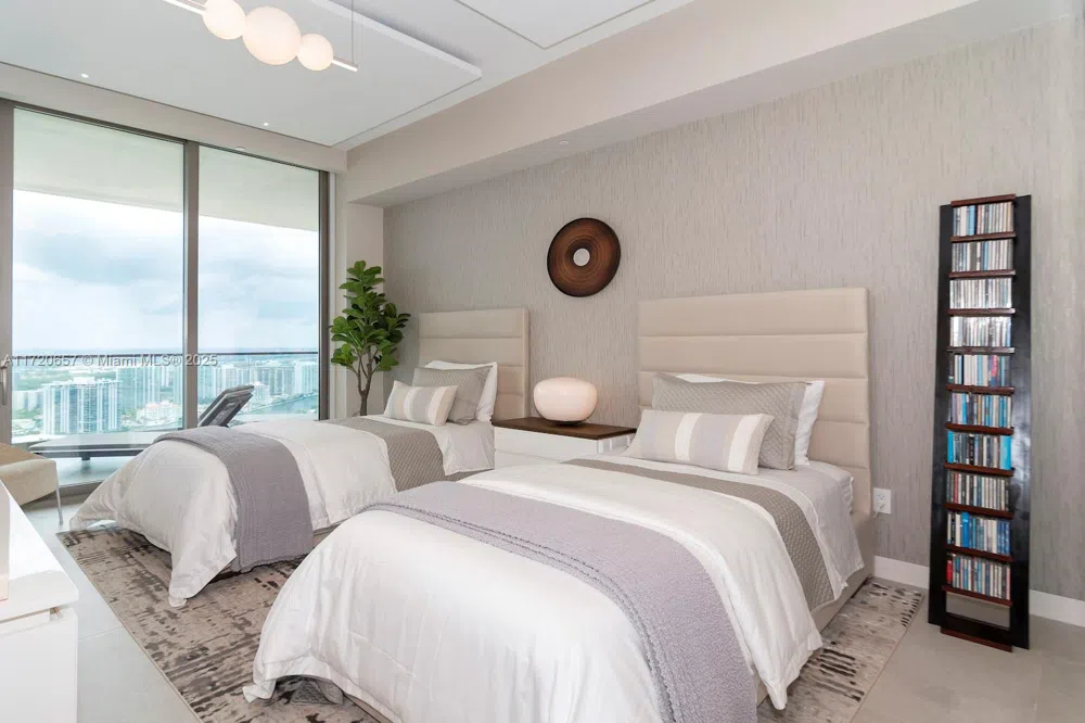 18975 Collins Ave #4102 Sunny Isles Beach, FL 33160
