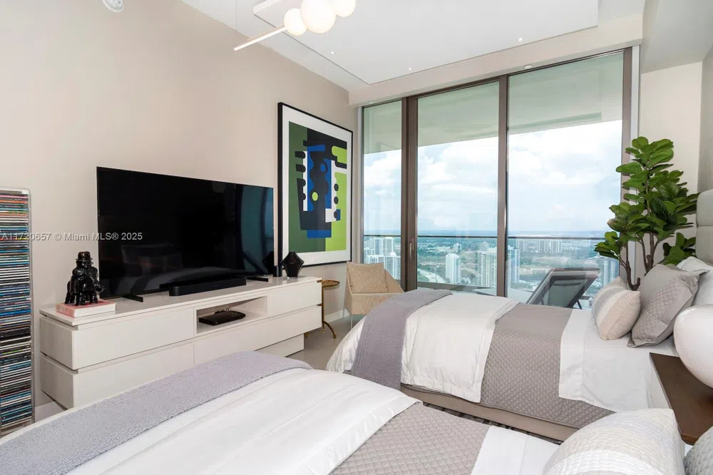 18975 Collins Ave #4102 Sunny Isles Beach, FL 33160