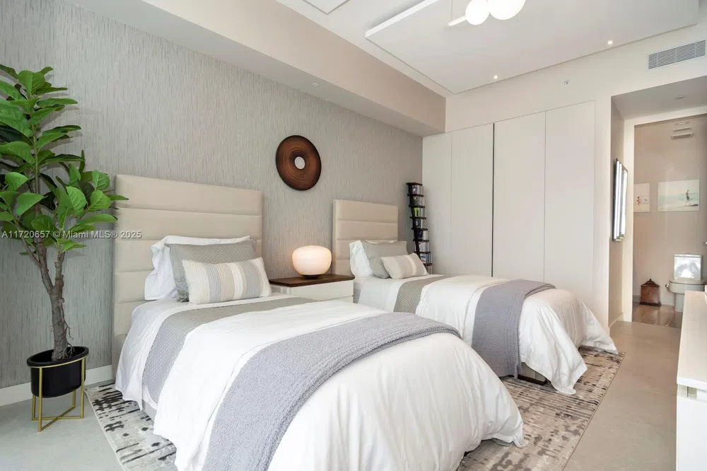 18975 Collins Ave #4102 Sunny Isles Beach, FL 33160