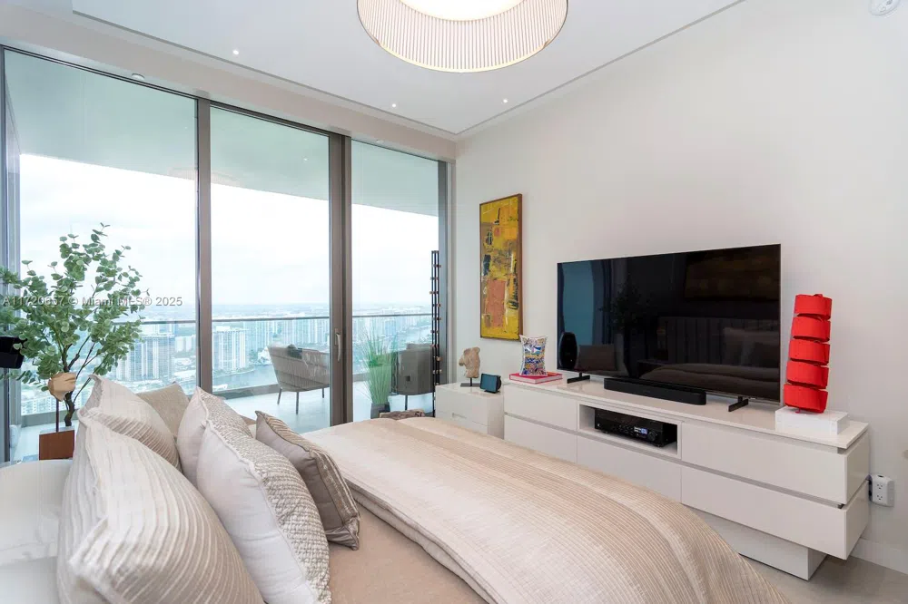 18975 Collins Ave #4102 Sunny Isles Beach, FL 33160