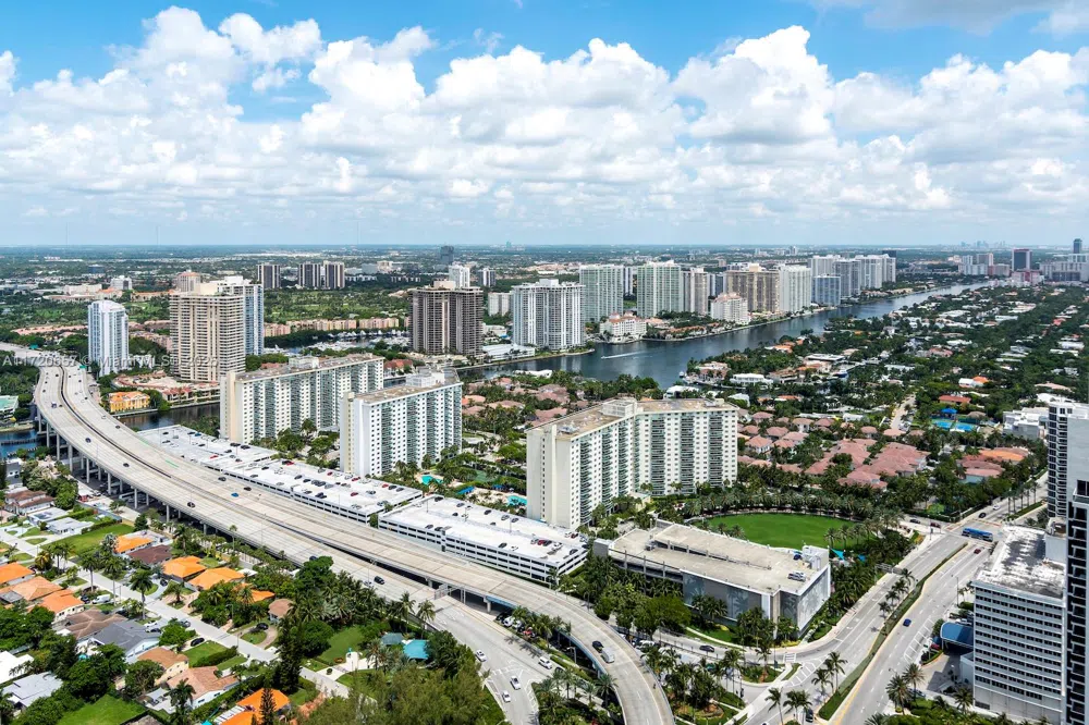 18975 Collins Ave #4102 Sunny Isles Beach, FL 33160