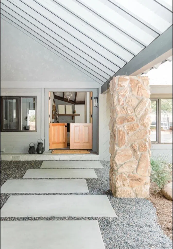 28114 Queensbridge Rd Valley Center, CA 92082