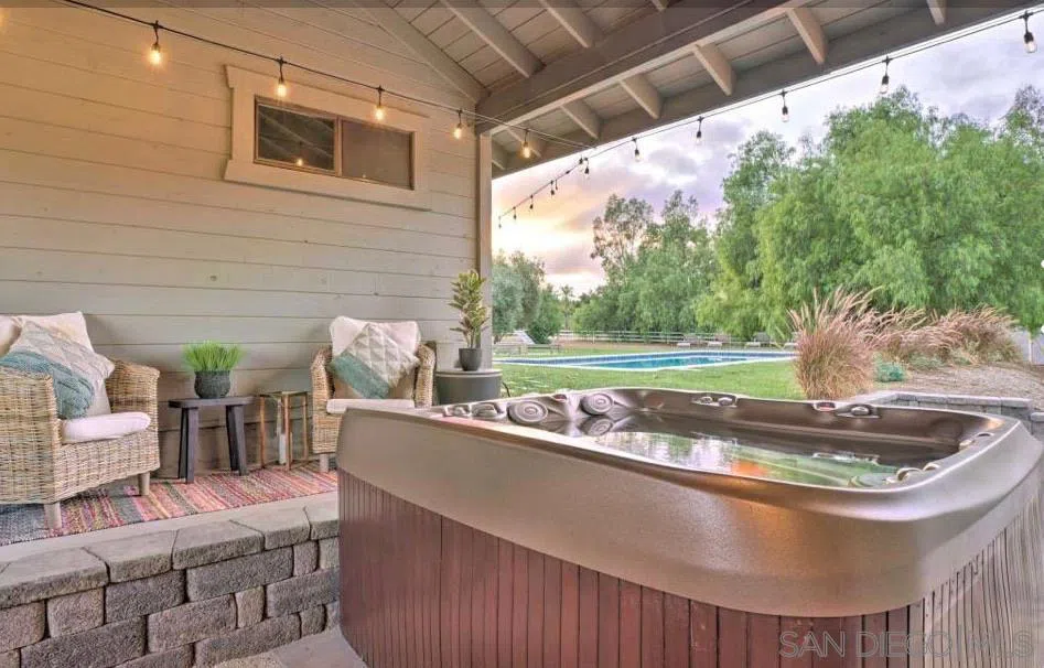 28114 Queensbridge Rd Valley Center, CA 92082
