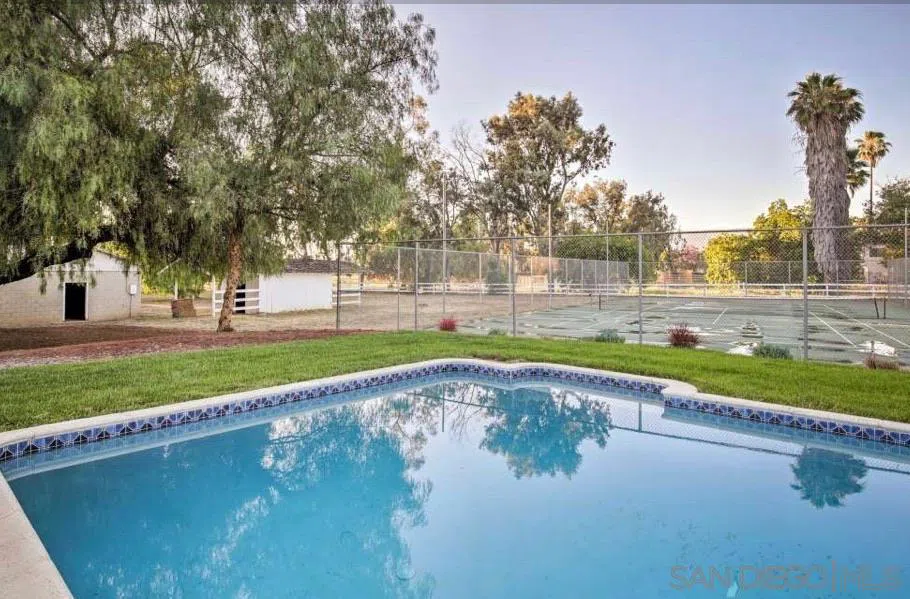 28114 Queensbridge Rd Valley Center, CA 92082