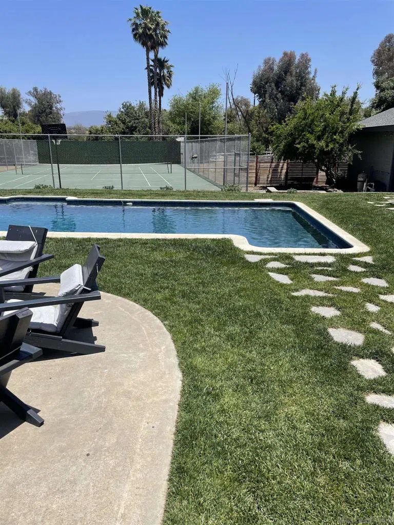 28114 Queensbridge Rd Valley Center, CA 92082