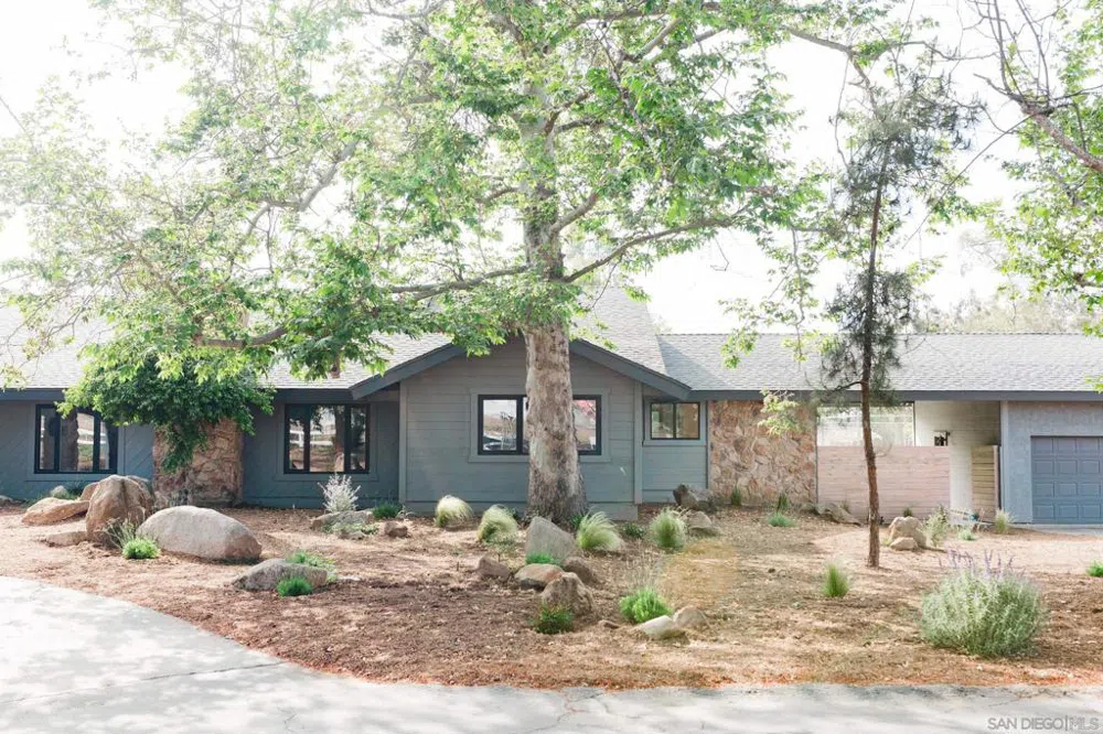 28114 Queensbridge Rd Valley Center, CA 92082