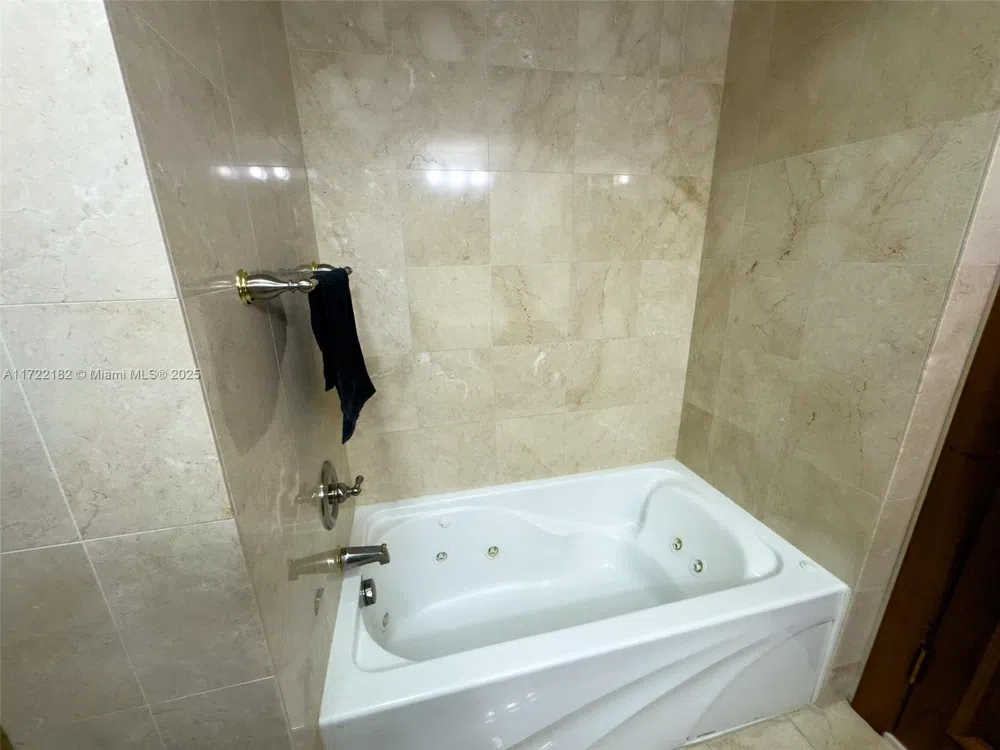 6365 Collins Ave #1506 Miami Beach, FL 33141