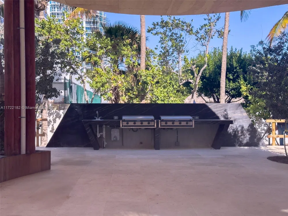 6365 Collins Ave #1506 Miami Beach, FL 33141