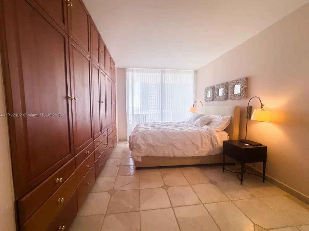 6365 Collins Ave #1506 Miami Beach, FL 33141