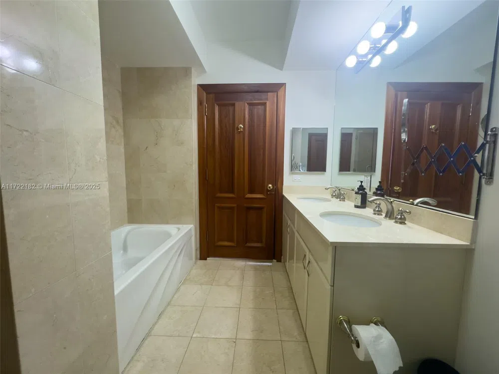 6365 Collins Ave #1506 Miami Beach, FL 33141