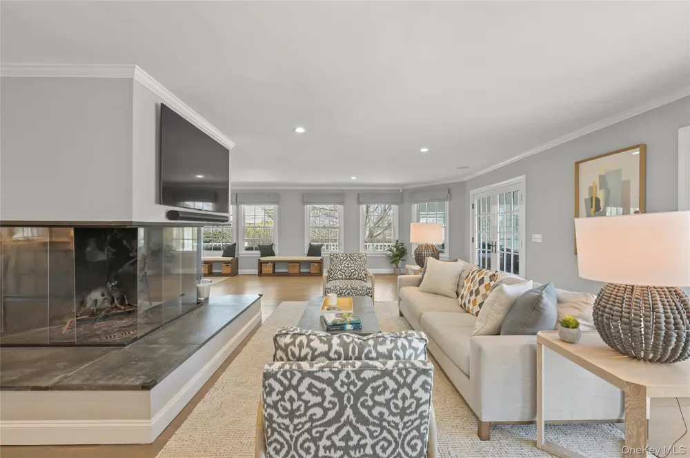 245 Oneck Lane Westhampton Beach, NY 11978