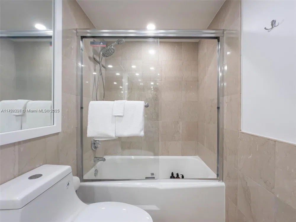 5161 Collins Ave #812 Miami Beach, FL 33140
