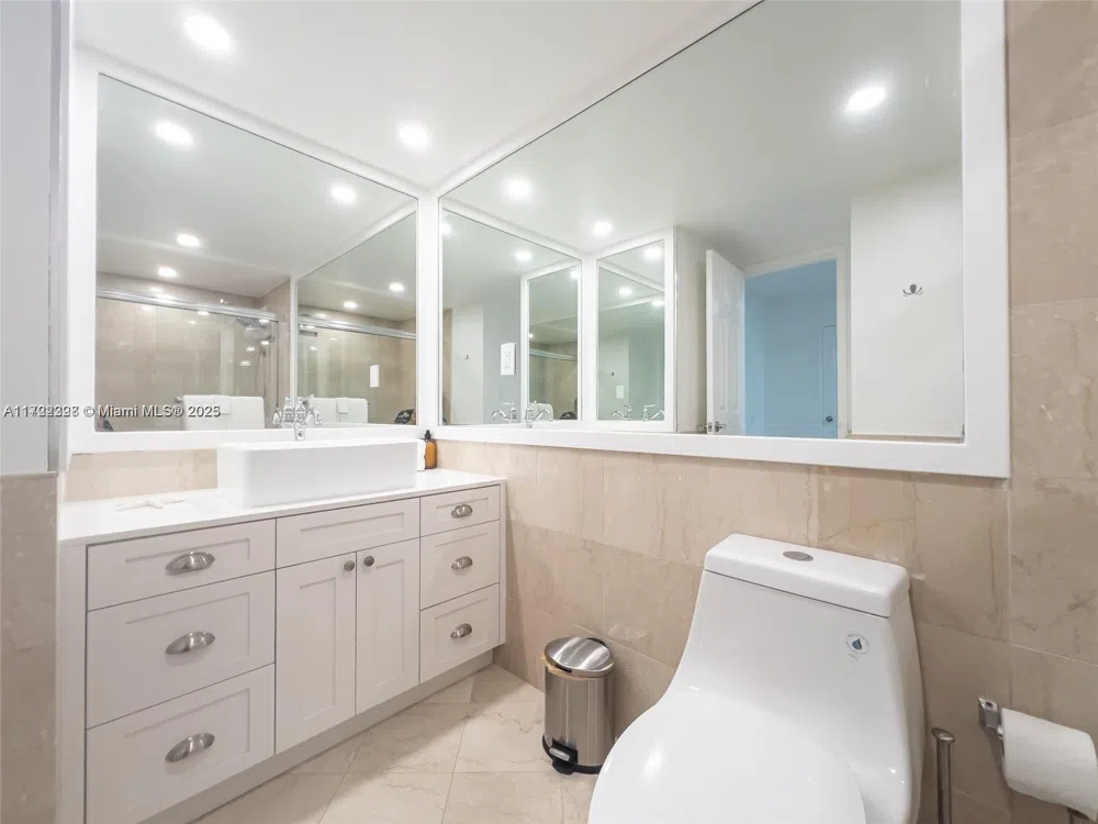 5161 Collins Ave #812 Miami Beach, FL 33140