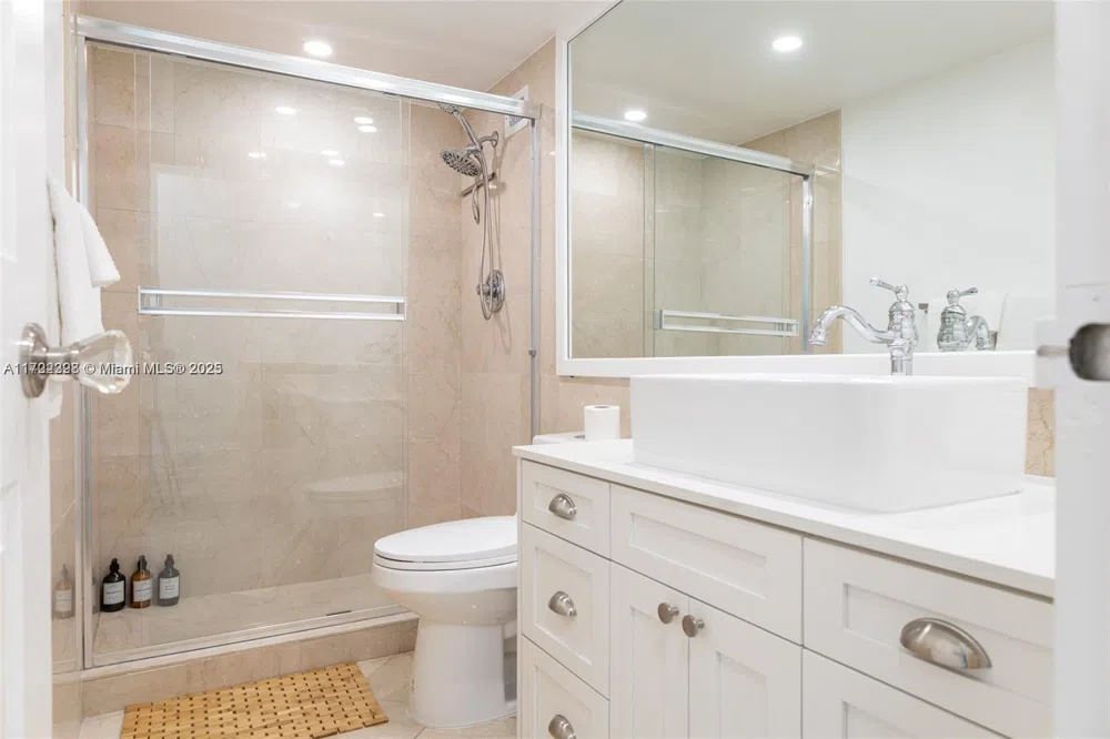 5161 Collins Ave #812 Miami Beach, FL 33140