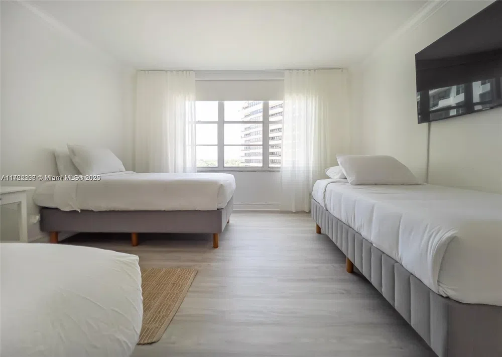 5161 Collins Ave #812 Miami Beach, FL 33140